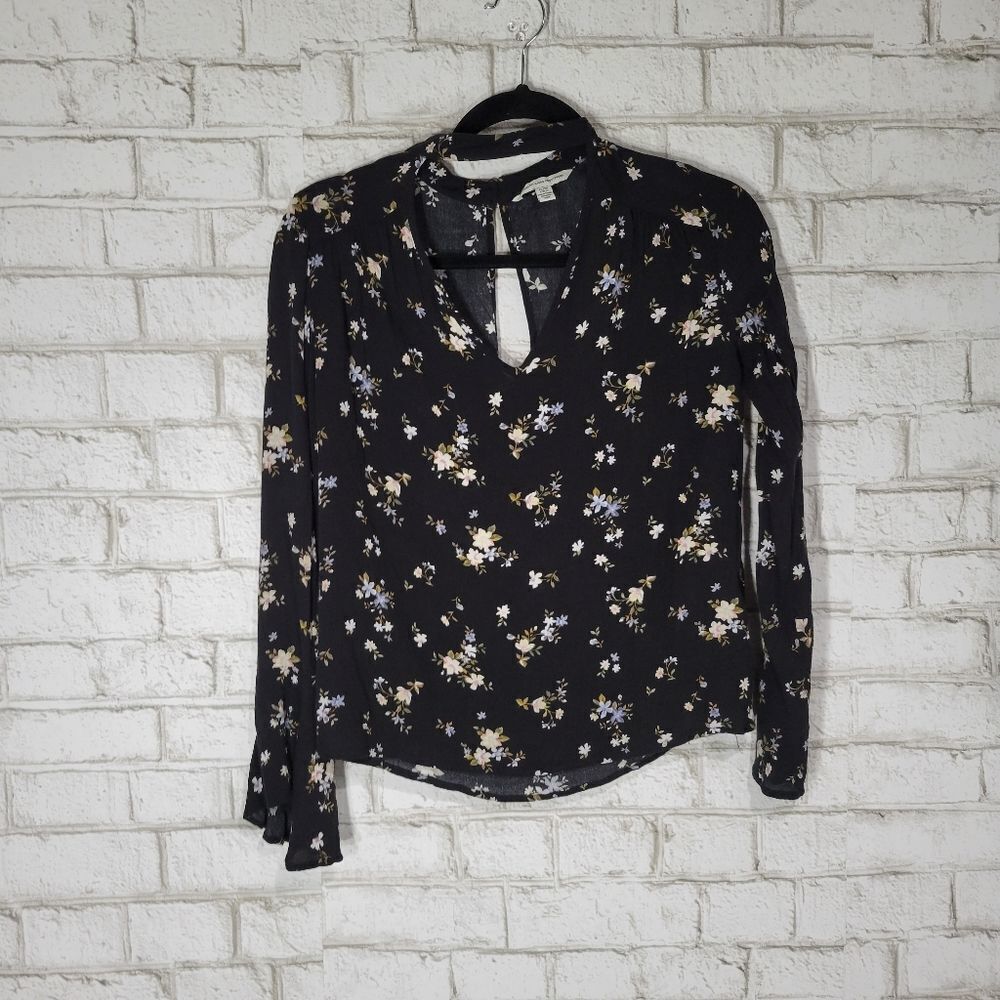 AEO black floral cut‎ out front blouse